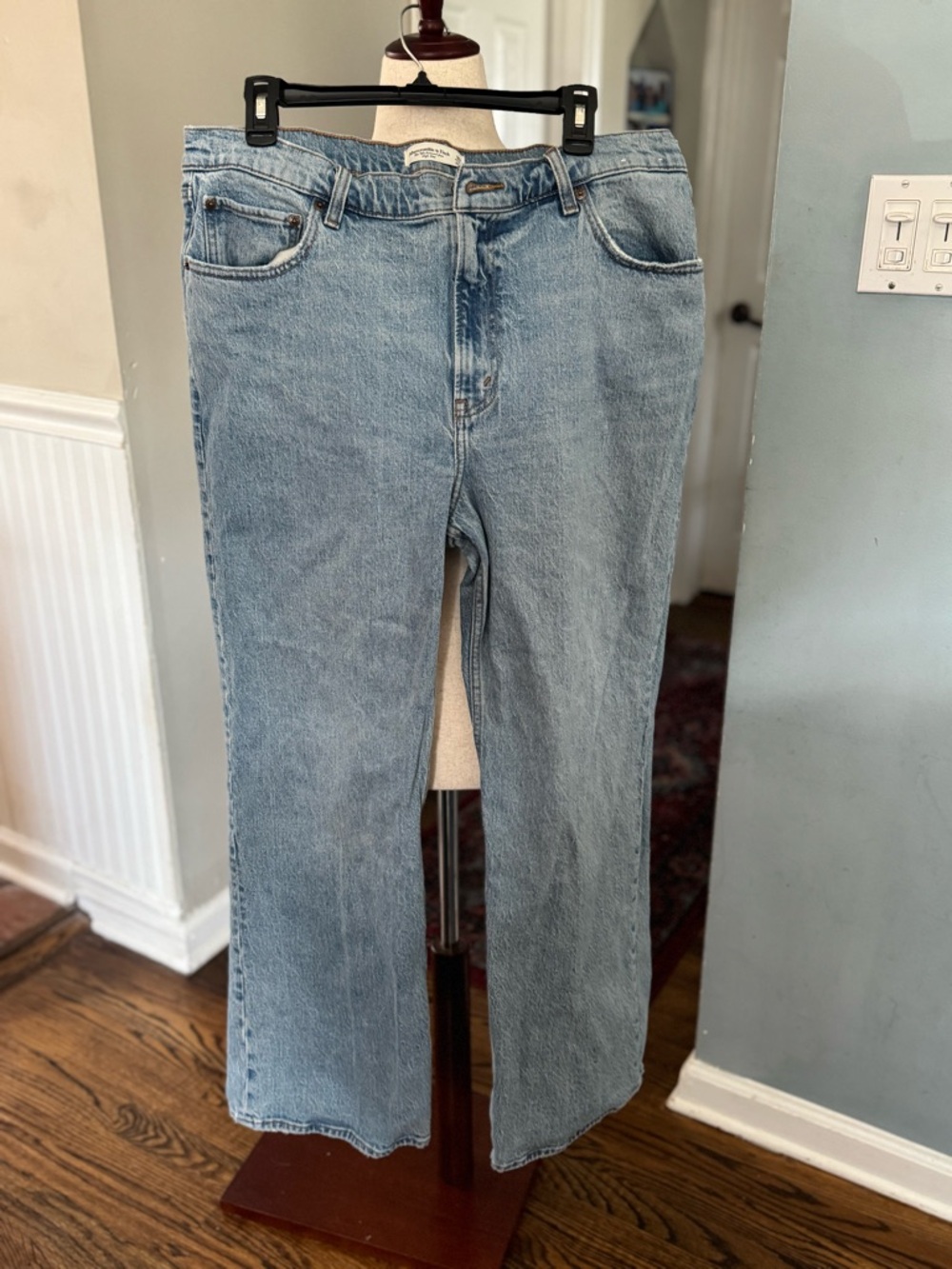 2 pairs A&F women’s jeans in size 33 - Picture 3 of 13